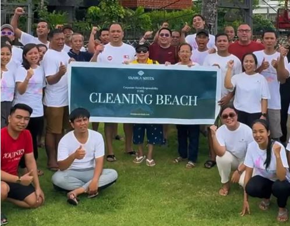 Kegiatan Rutin Pembersihan Pantai oleh team Swarga Suites Bali Berawa